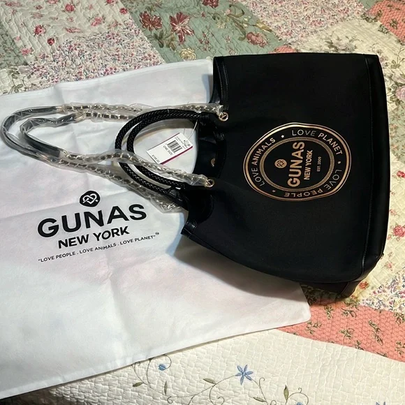 GUNAS Black Leather Tote with Structured design súper chic u will loved ! - Picture 1 of 13